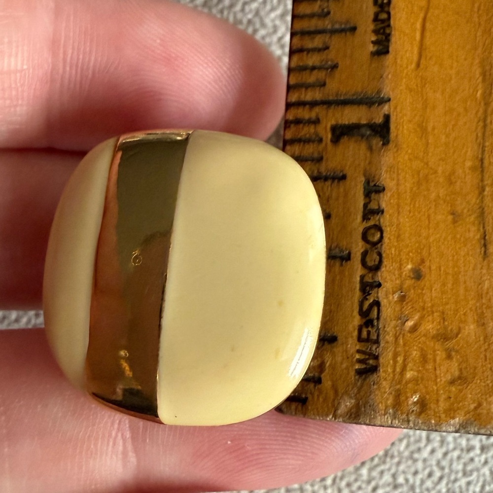 Vintage Monet Cream & Gold Clip-On Earrings – Retro Mod Style - Picture 10 of 11